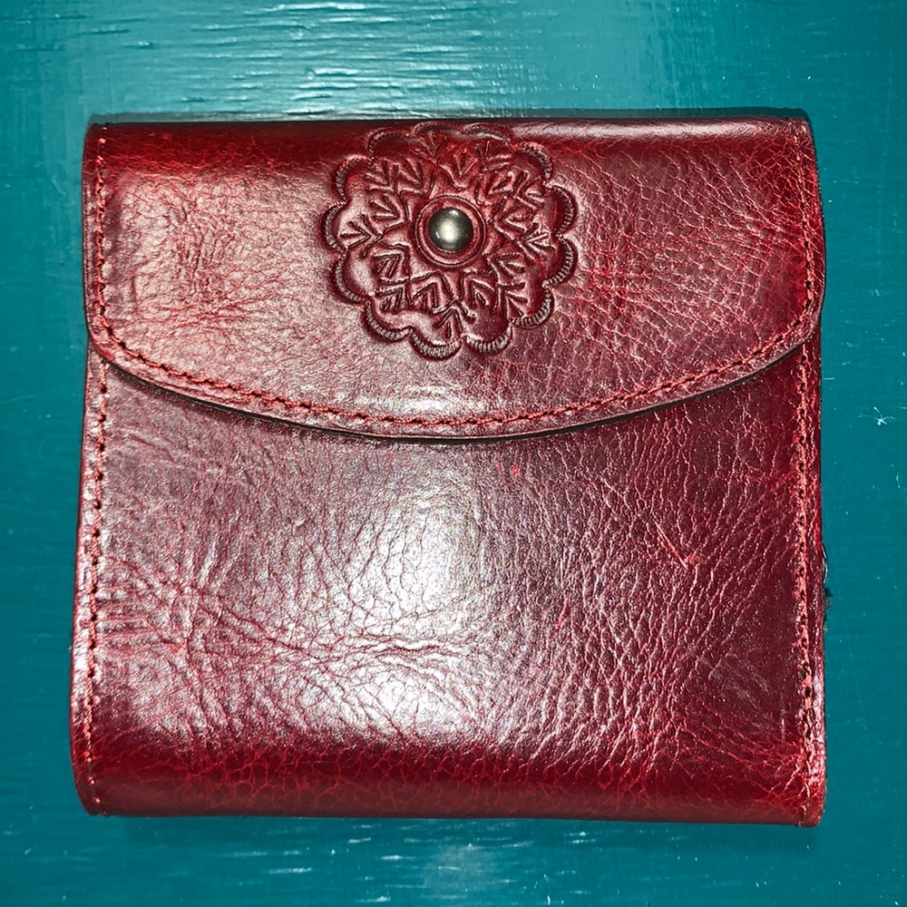PATRICIA NASH Reiti Wallet RFID
Oxblood Leather Tooled P40906